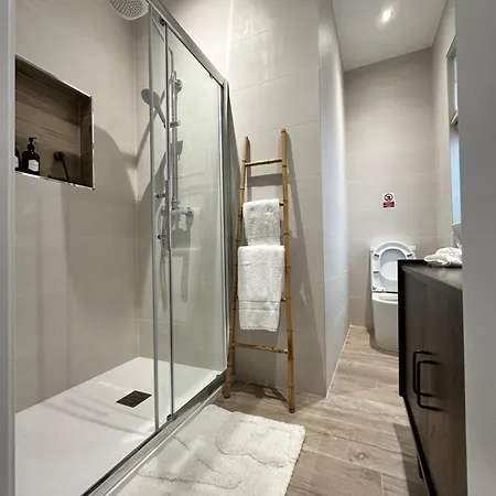 Tan-nanniet Two Bedroom Apartment *